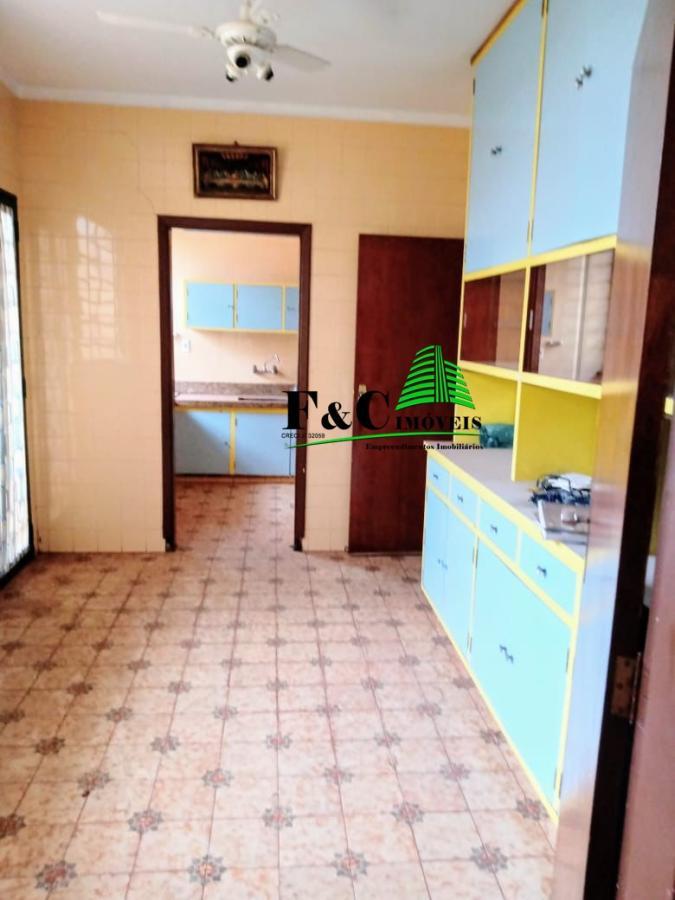 Casa à venda com 5 quartos, 335m² - Foto 1