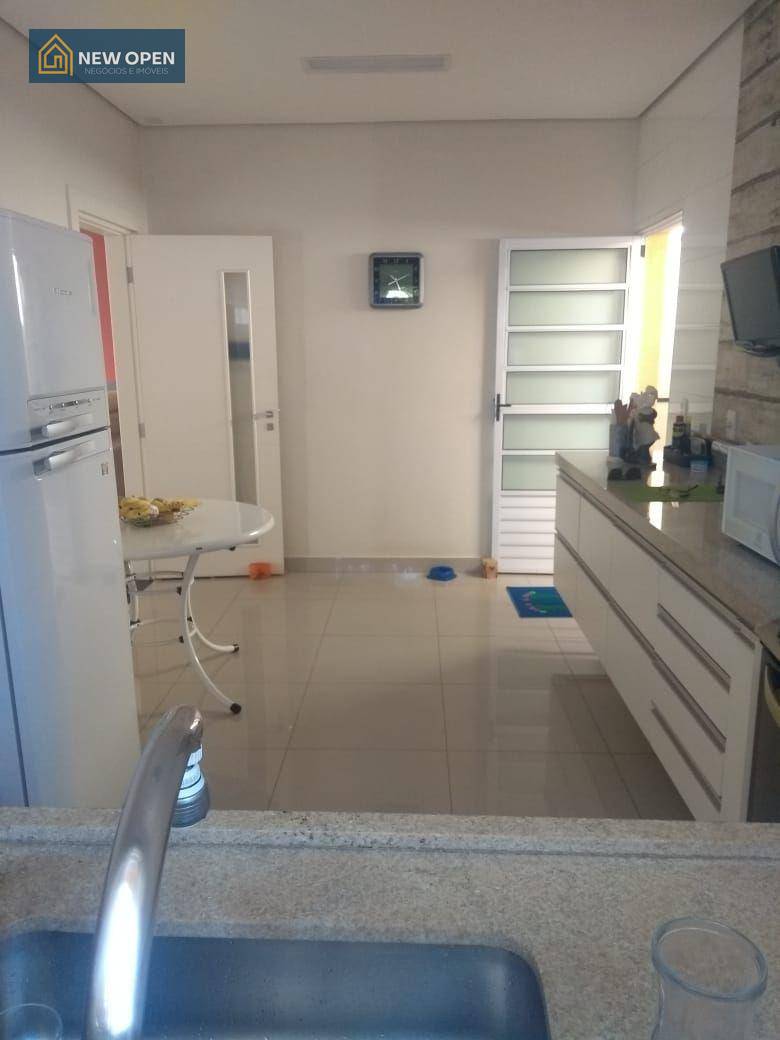 Casa à venda com 4 quartos, 200m² - Foto 23