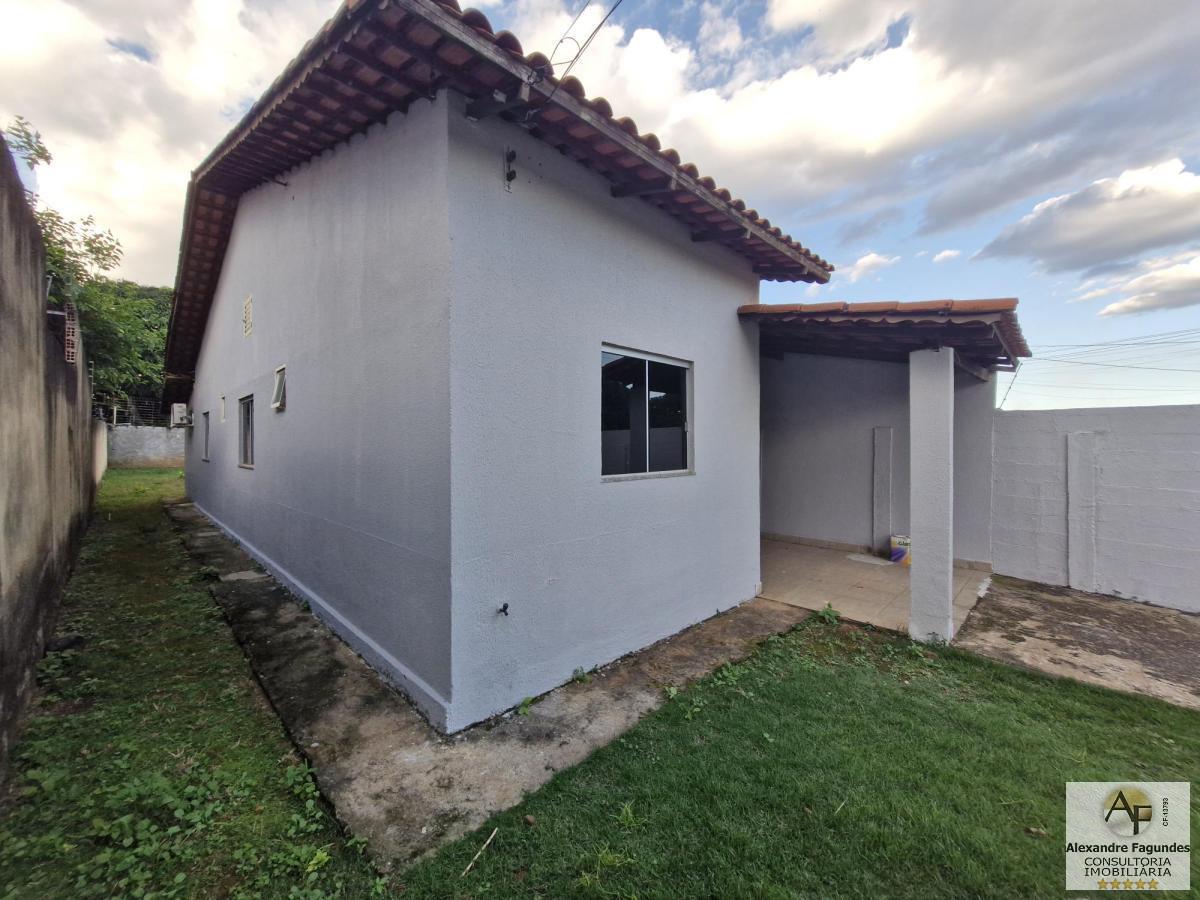 Casa à venda com 3 quartos, 60m² - Foto 1