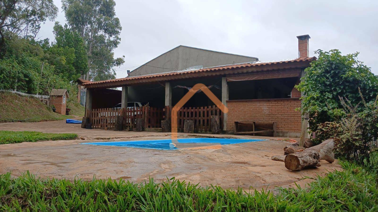 Chácara, 3 quartos, 1400 m² - Foto 1