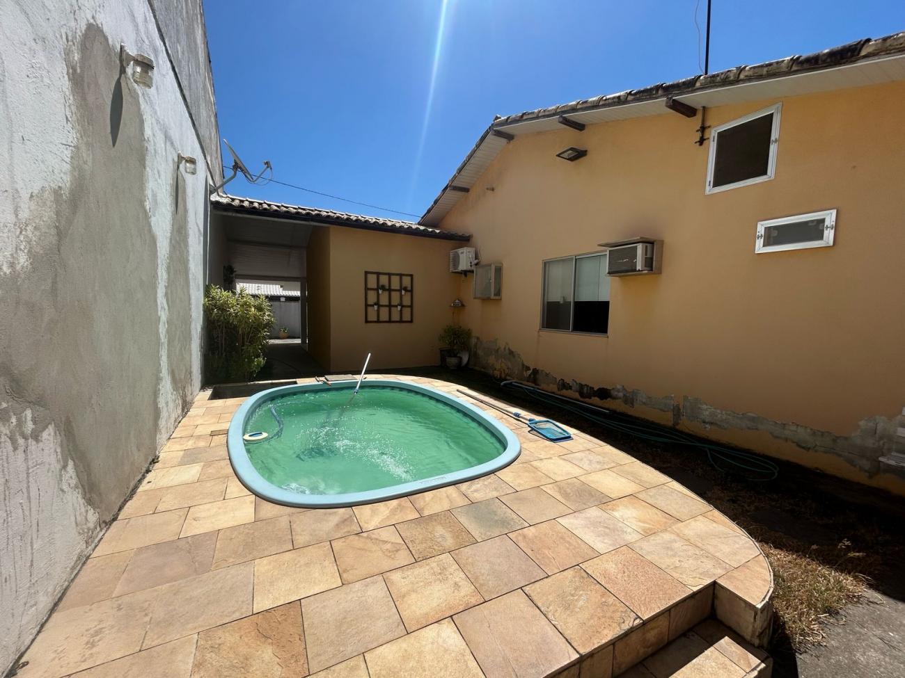 Casa à venda com 3 quartos - Foto 1