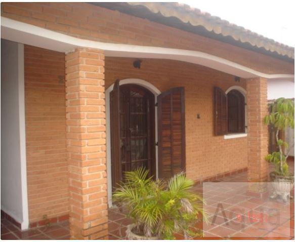 Casa à venda com 4 quartos, 250m² - Foto 1