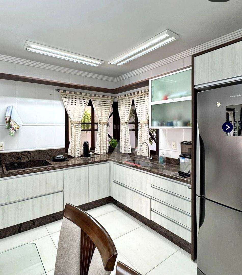 Casa, 3 quartos, 235 m² - Foto 4