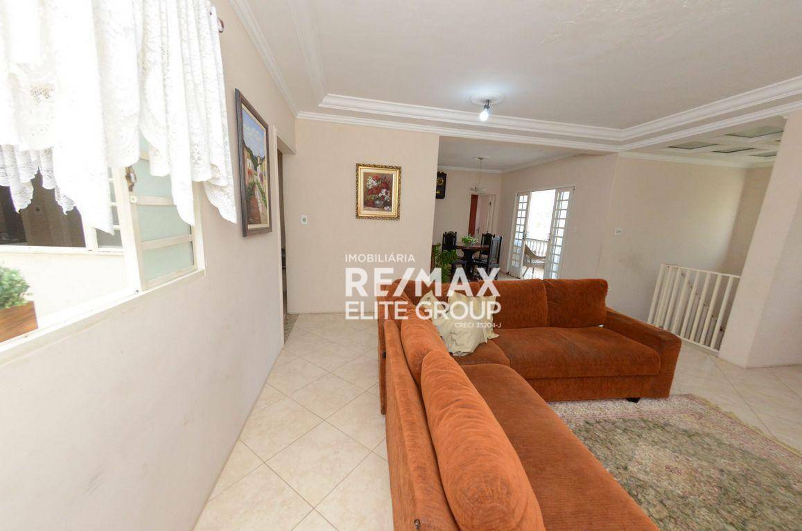 Casa à venda com 3 quartos, 271m² - Foto 13