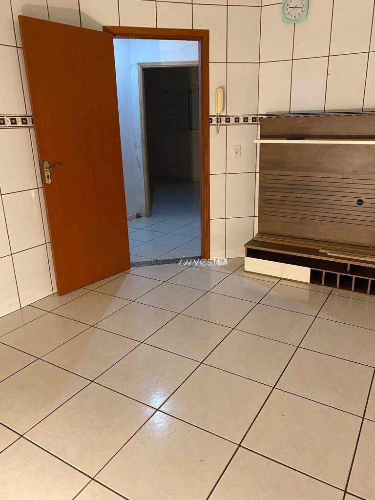 Casa de Condomínio à venda com 4 quartos, 180m² - Foto 2