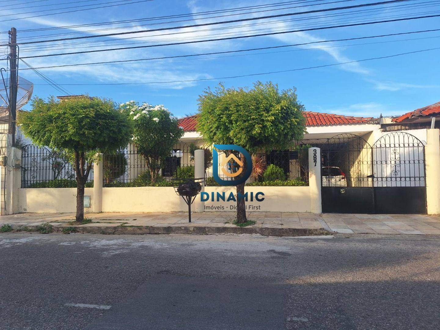 Casa, 4 quartos, 276 m² - Foto 1