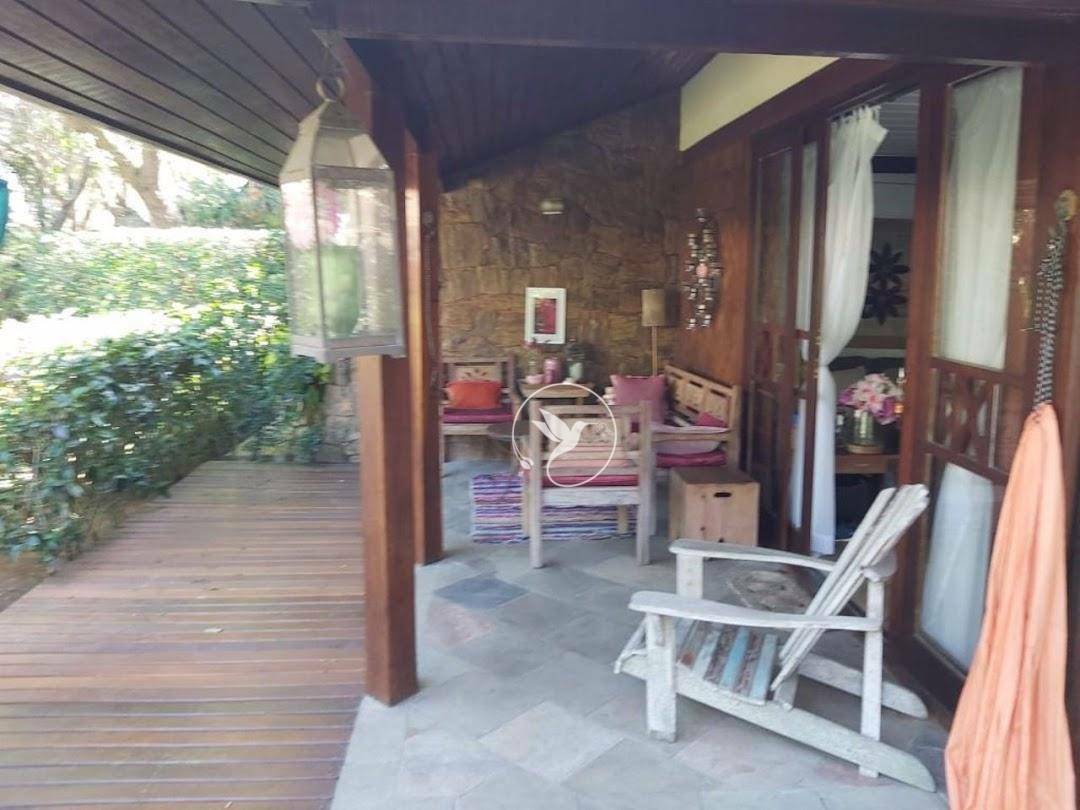 Casa de Condomínio à venda com 3 quartos, 240m² - Foto 4