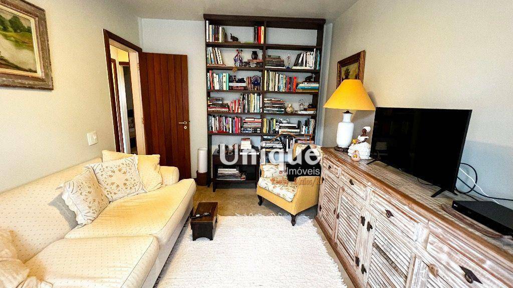 Casa de Condomínio à venda com 5 quartos, 201m² - Foto 10