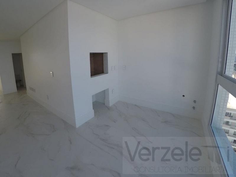 Apartamento à venda com 3 quartos, 151m² - Foto 8