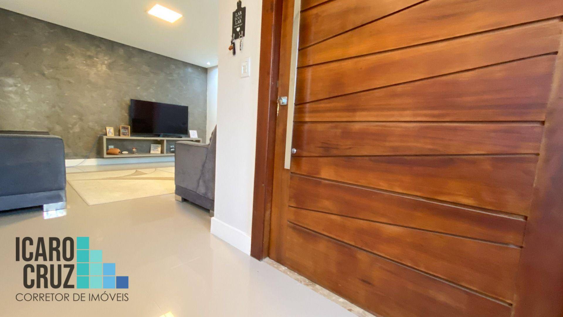 Casa de Condomínio à venda com 6 quartos, 250m² - Foto 1