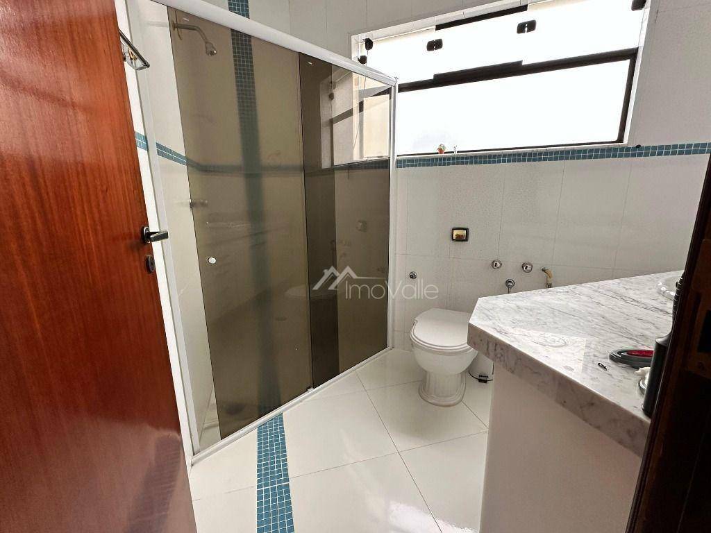 Casa de Condomínio para alugar com 4 quartos, 331m² - Foto 24