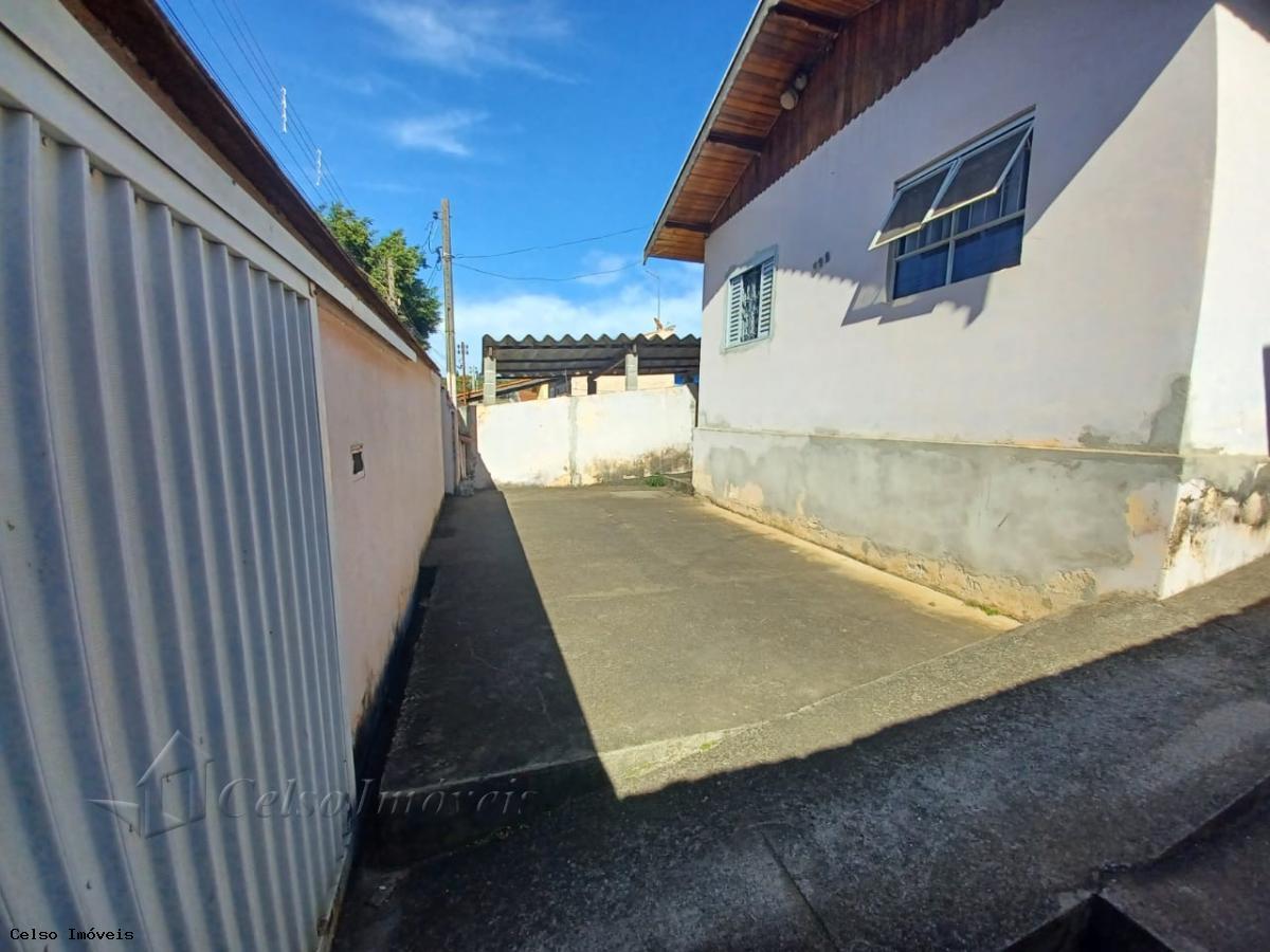 Casa à venda com 2 quartos, 250m² - Foto 2