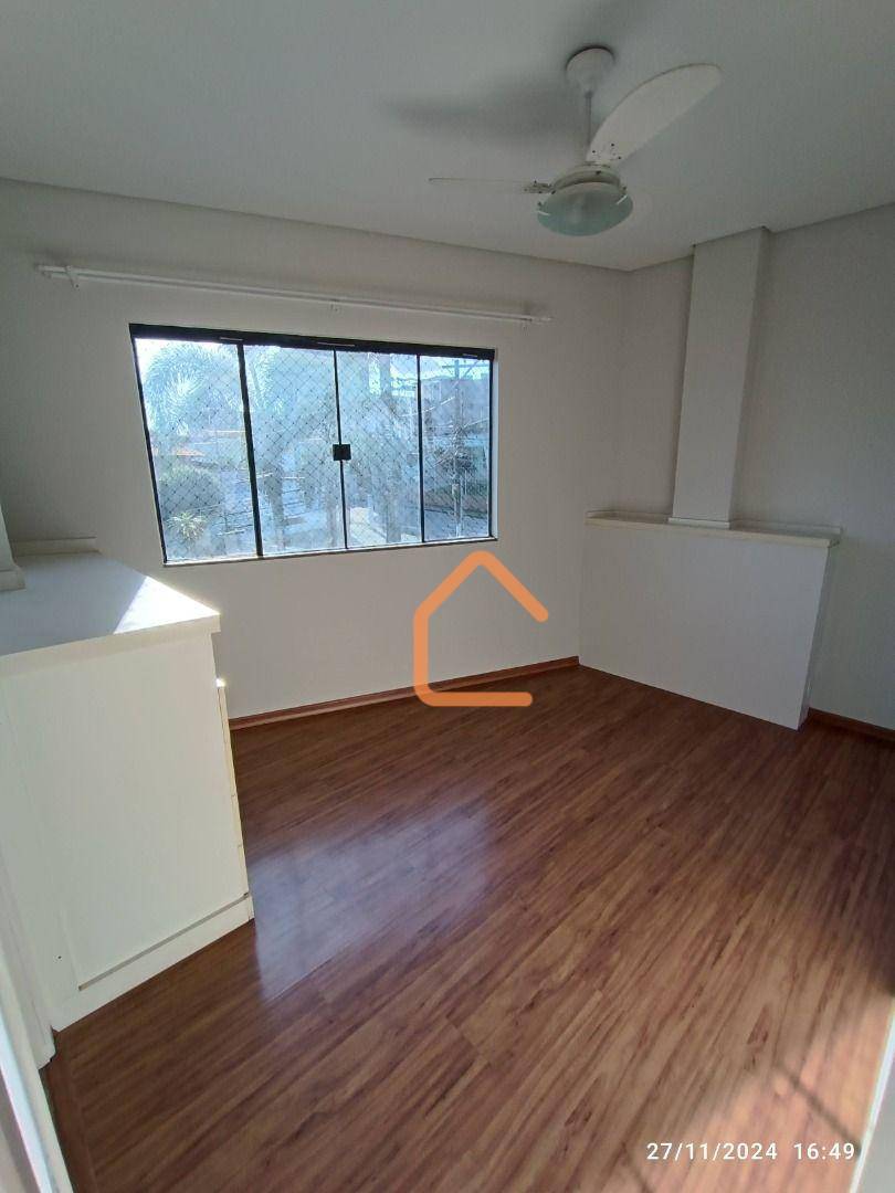 Apartamento para alugar com 3 quartos, 140m² - Foto 11