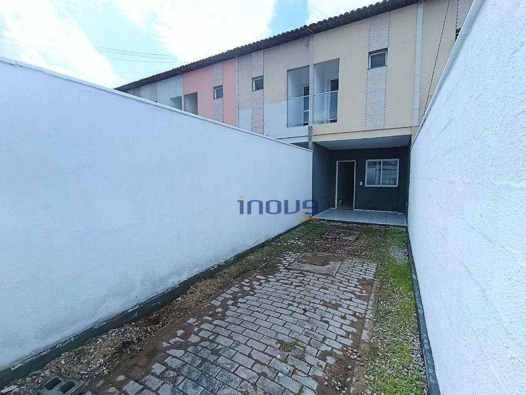 Casa à venda e aluguel com 2 quartos, 76m² - Foto 2