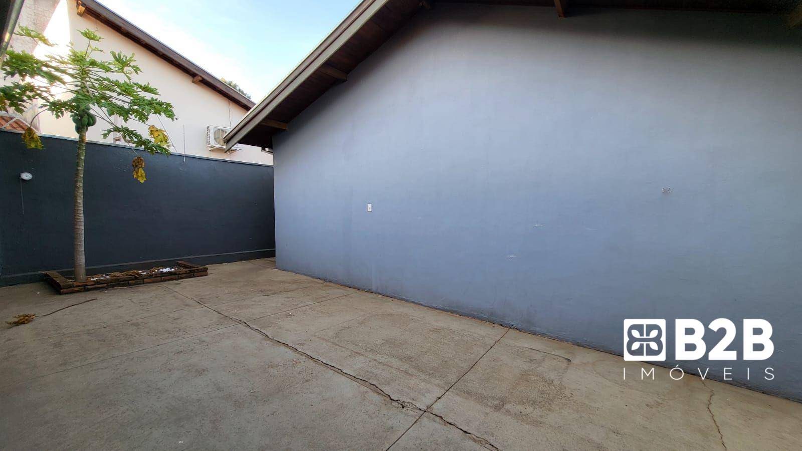 Casa à venda e aluguel com 3 quartos, 218m² - Foto 9
