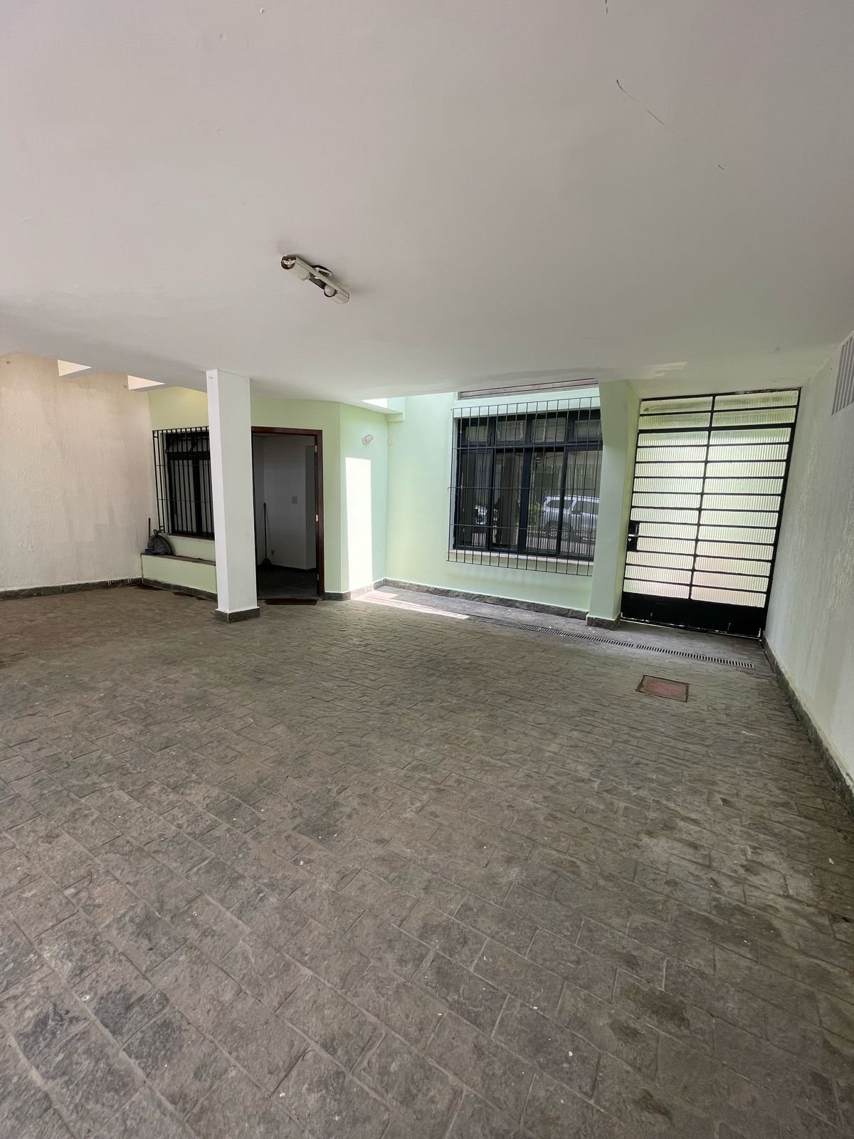 Casa à venda com 3 quartos, 198m² - Foto 1