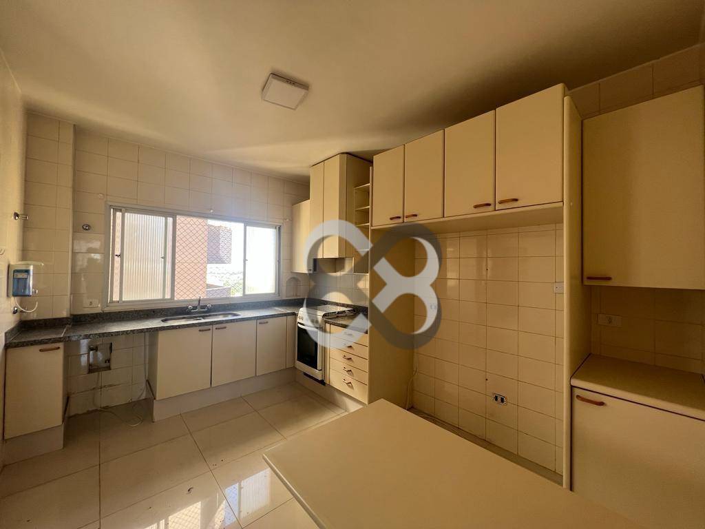 Apartamento à venda com 3 quartos, 208m² - Foto 10