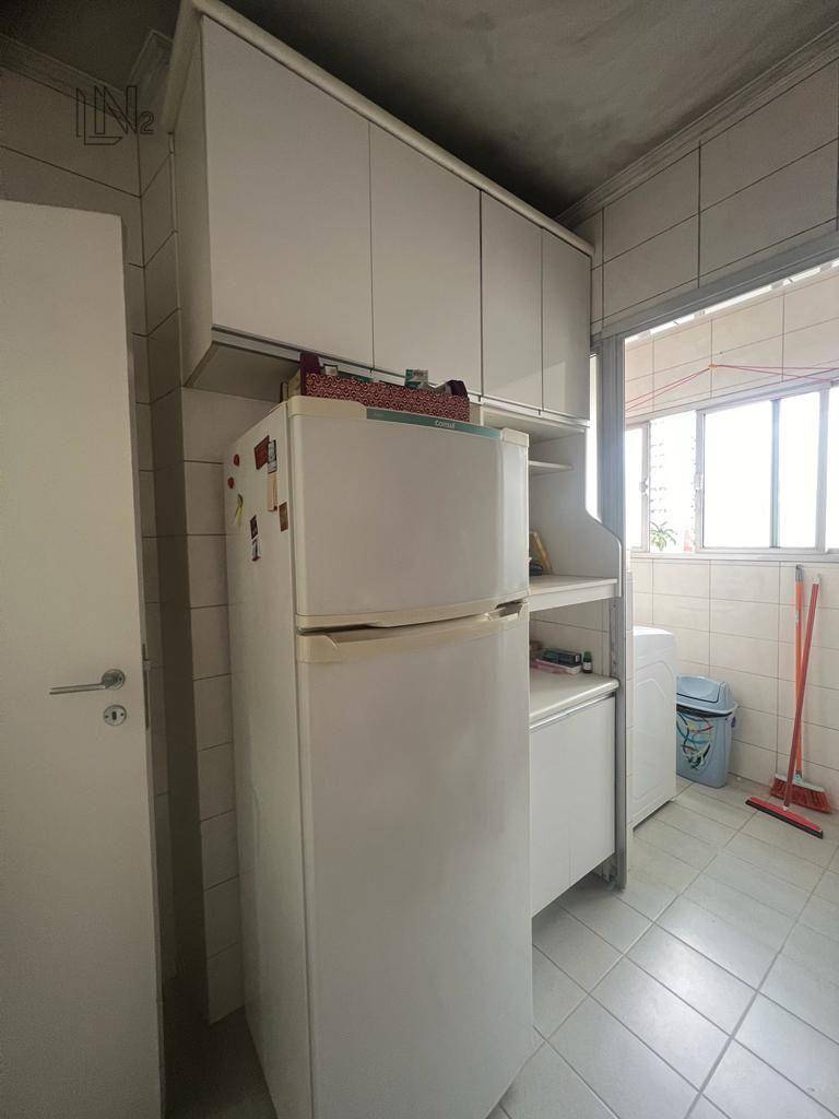 Apartamento para alugar com 2 quartos, 68m² - Foto 11