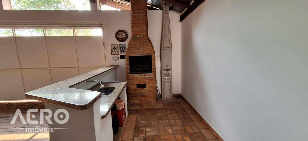 Casa à venda com 4 quartos, 177m² - Foto 2