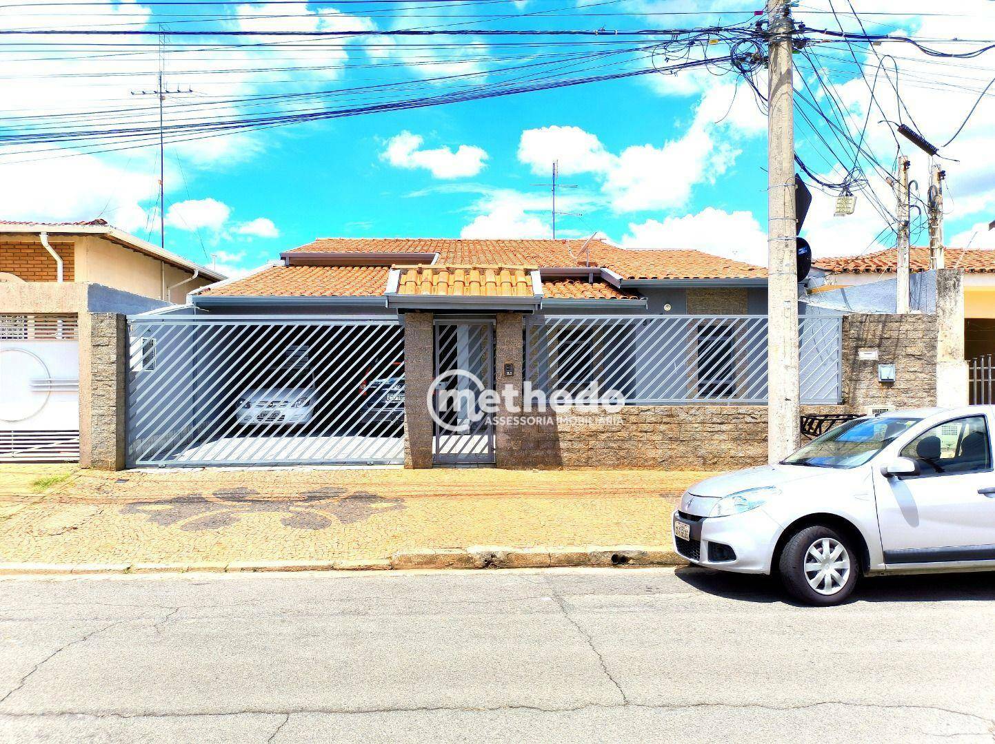 Casa à venda com 3 quartos, 200m² - Foto 1