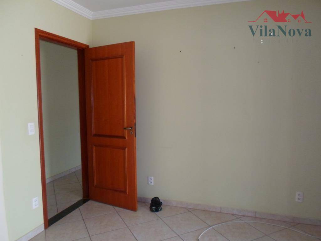 Casa à venda com 4 quartos, 225m² - Foto 18