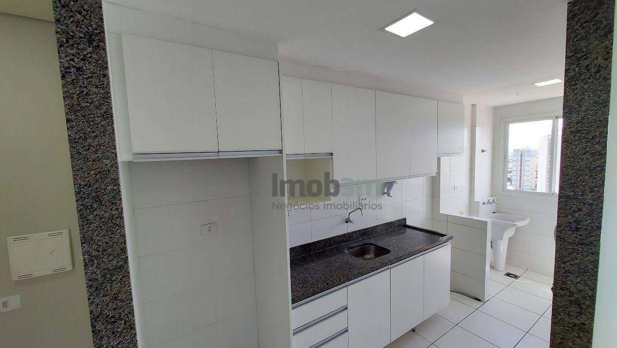 Apartamento à venda com 2 quartos, 70m² - Foto 4