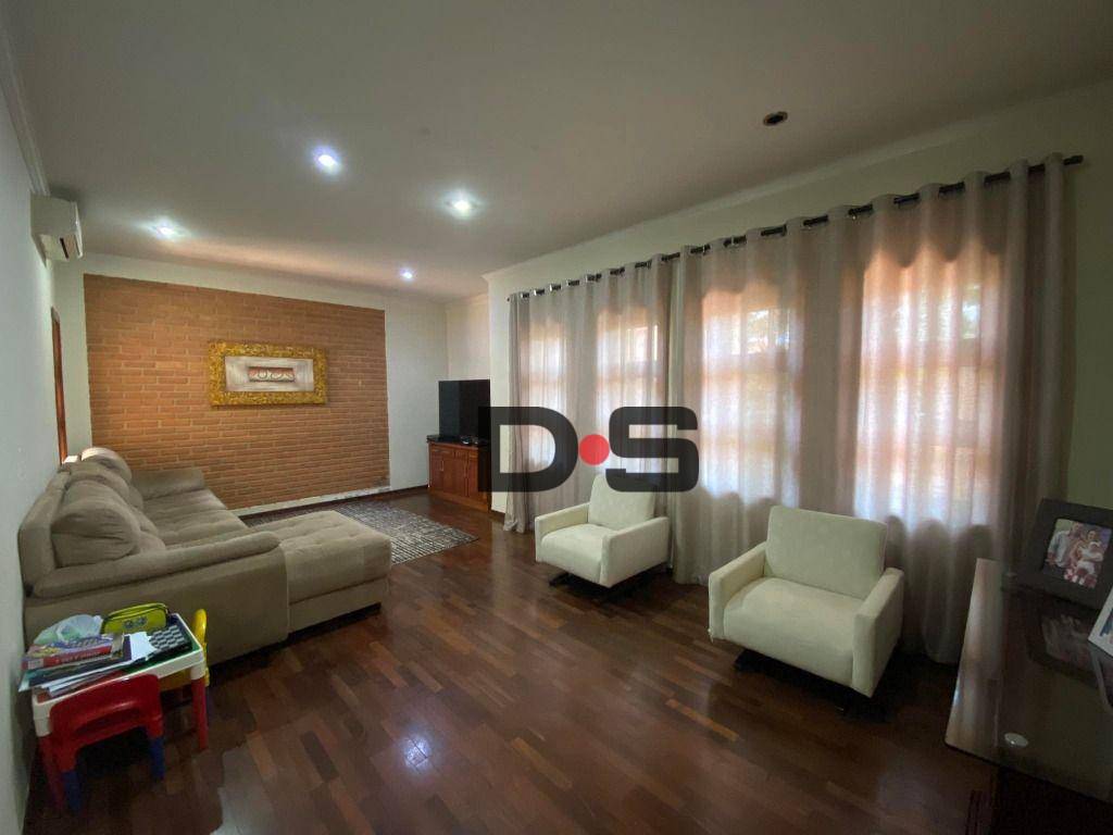 Casa à venda com 3 quartos, 192m² - Foto 1