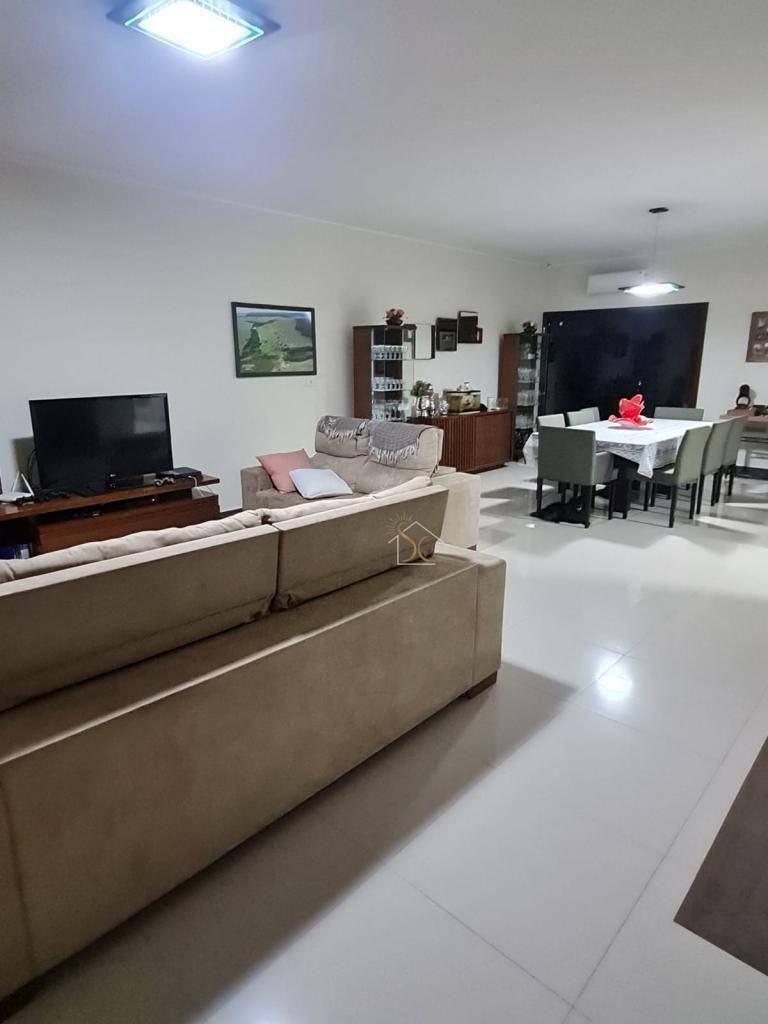 Casa à venda com 3 quartos, 174m² - Foto 2