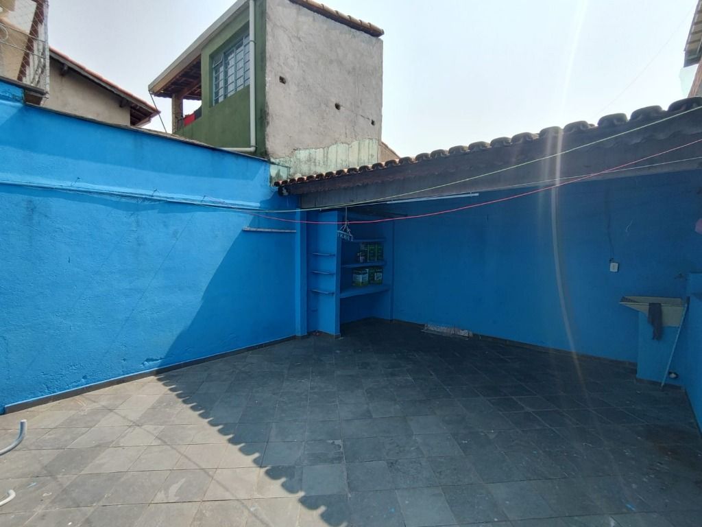 Sobrado à venda com 3 quartos, 230m² - Foto 2