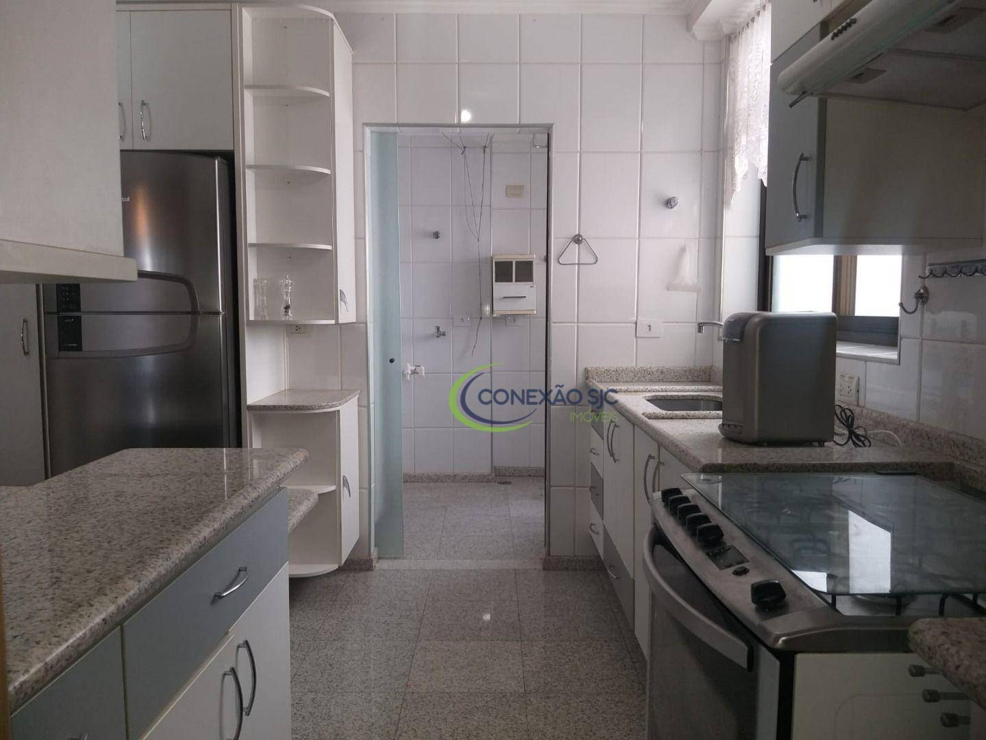 Apartamento à venda com 3 quartos, 145m² - Foto 1