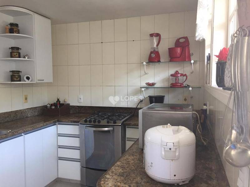 Casa à venda com 4 quartos, 220m² - Foto 16