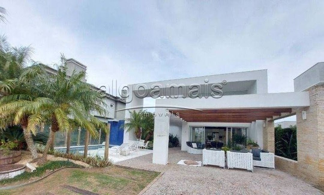 Casa de Condomínio à venda com 4 quartos, 300m² - Foto 1