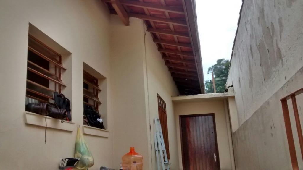 Casa à venda com 3 quartos, 50m² - Foto 1