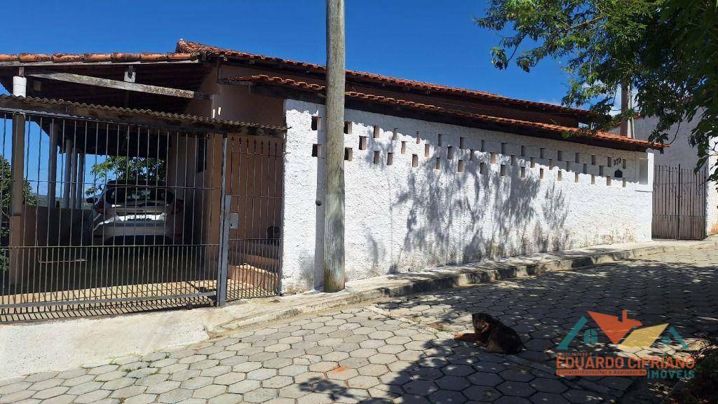 Casa à venda com 3 quartos, 250m² - Foto 1