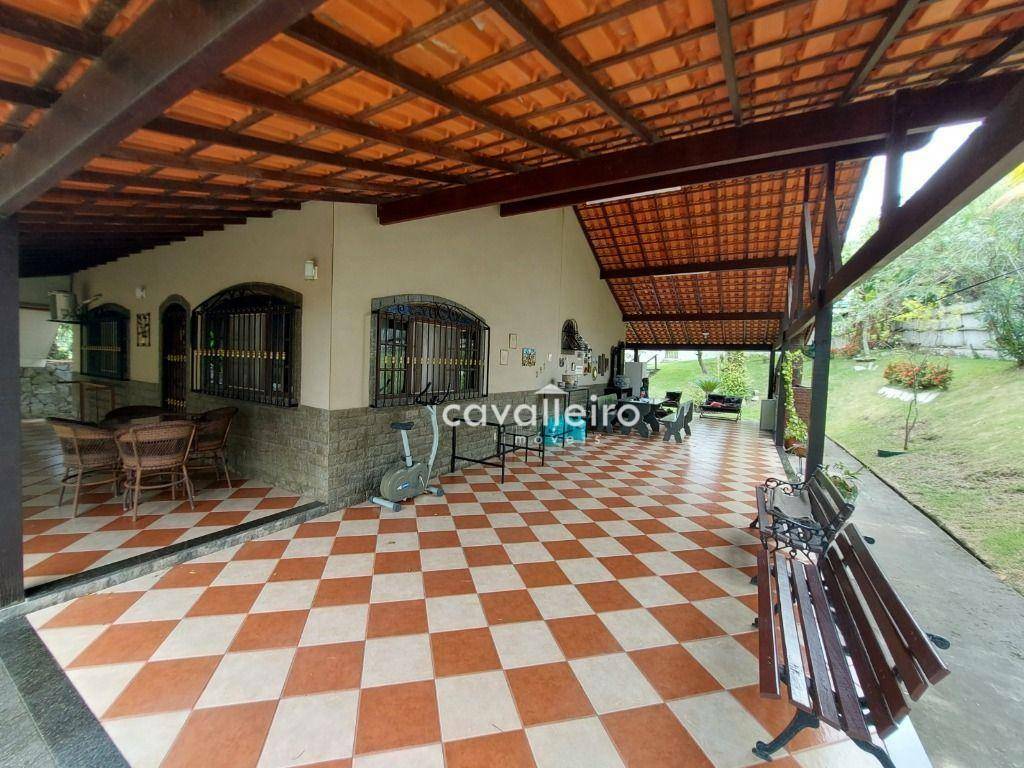 Casa à venda com 3 quartos, 300m² - Foto 7