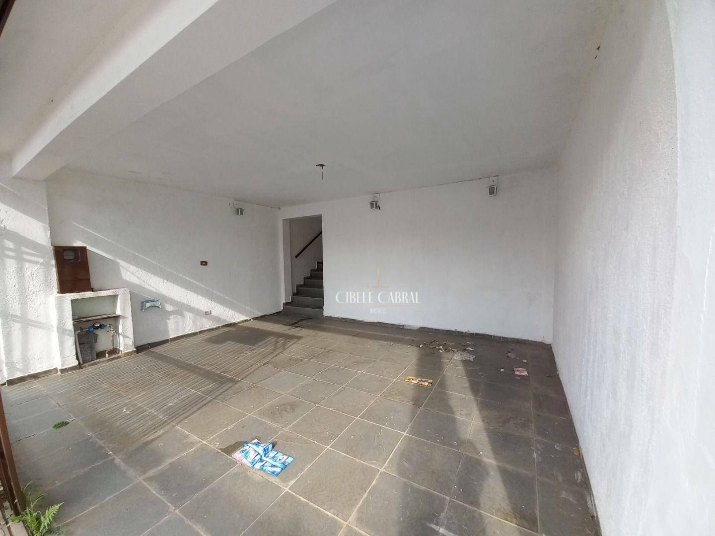 Casa à venda com 2 quartos, 100m² - Foto 1