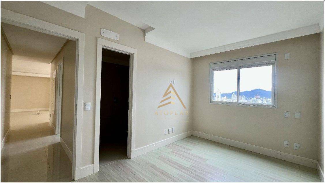 Apartamento à venda com 4 quartos, 151m² - Foto 12