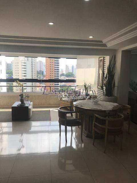 Apartamento para alugar com 4 quartos, 218m² - Foto 1