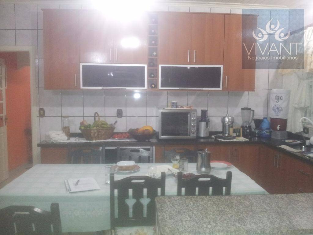 Casa à venda com 4 quartos, 150m² - Foto 2