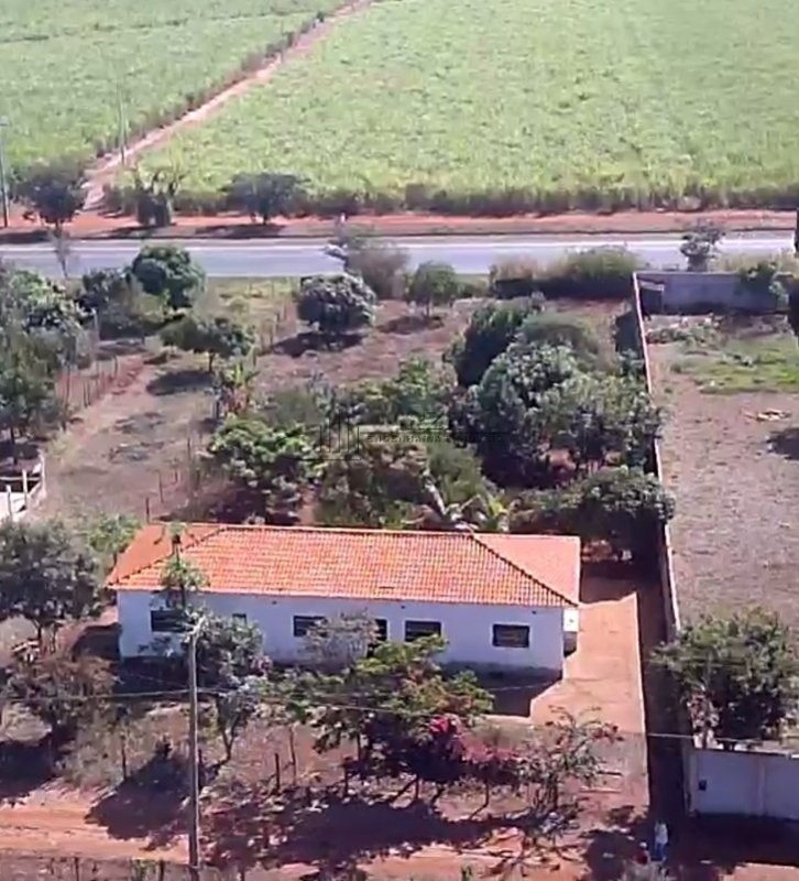 Fazenda à venda com 2 quartos, 140m² - Foto 1