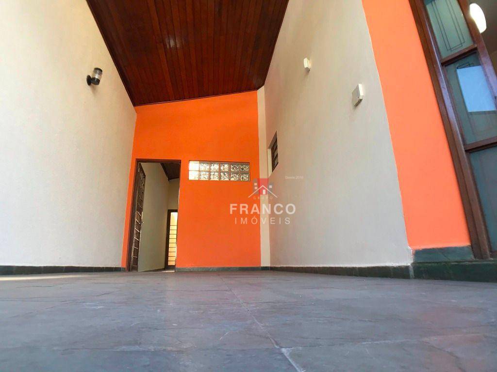 Casa para alugar com 3 quartos, 200m² - Foto 17