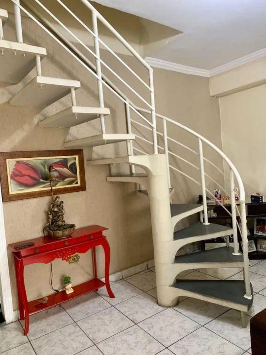 Sobrado à venda com 3 quartos, 294m² - Foto 2