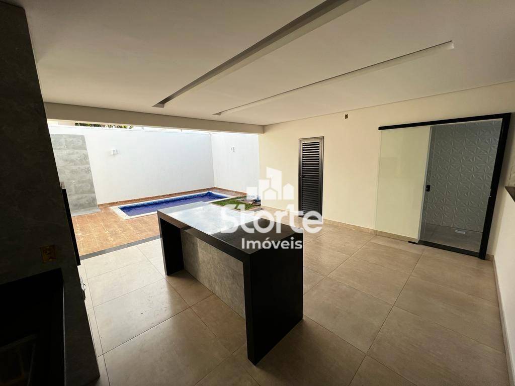 Casa à venda com 3 quartos, 213m² - Foto 4