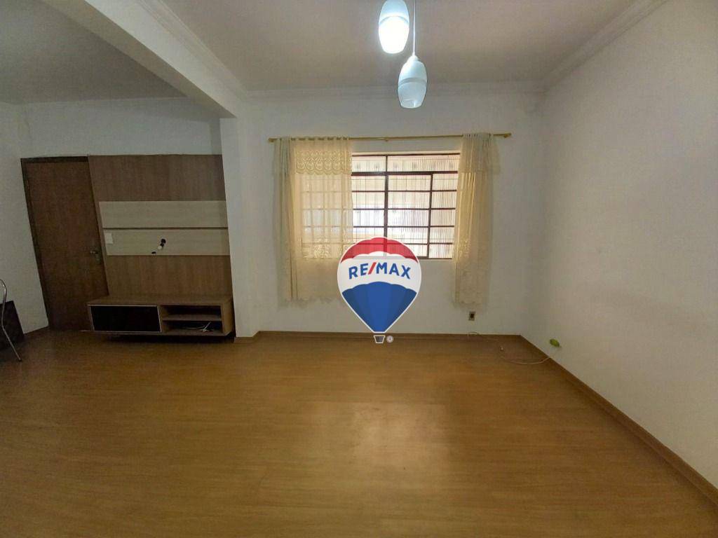 Casa à venda com 3 quartos, 240m² - Foto 8