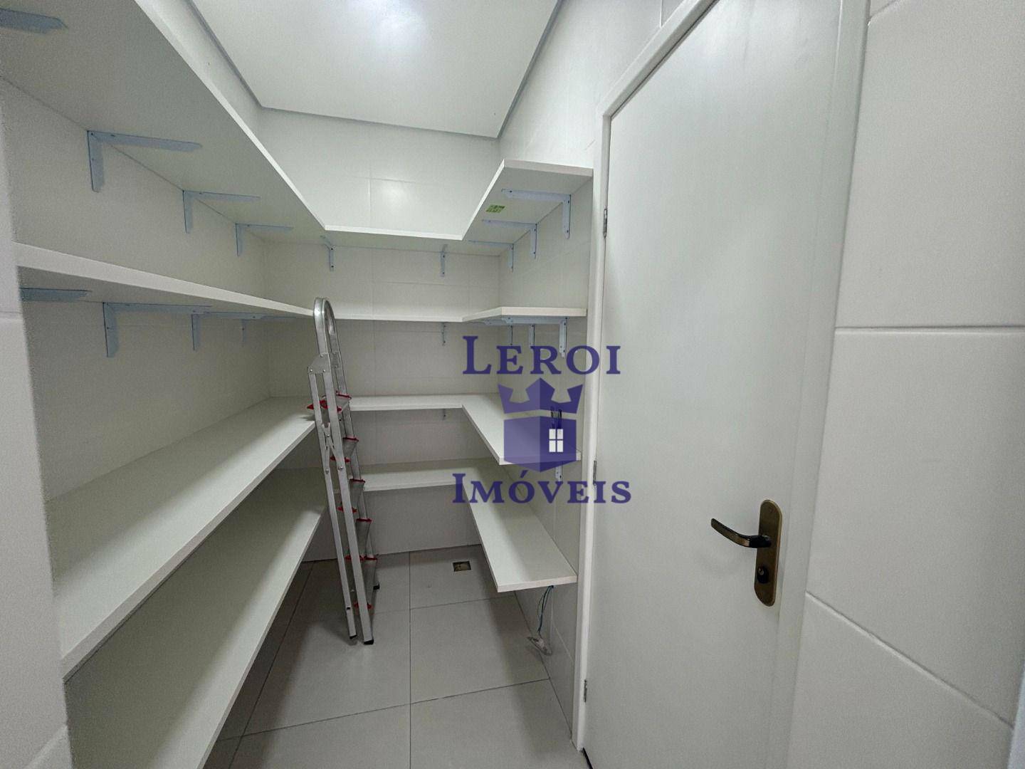 Sobrado à venda com 4 quartos, 300m² - Foto 10