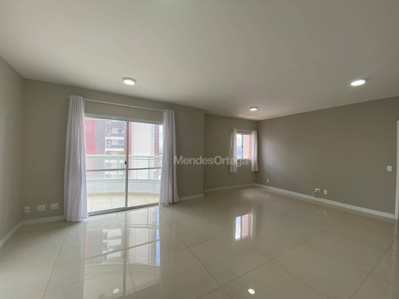 Apartamento para alugar com 3 quartos, 232m² - Foto 4