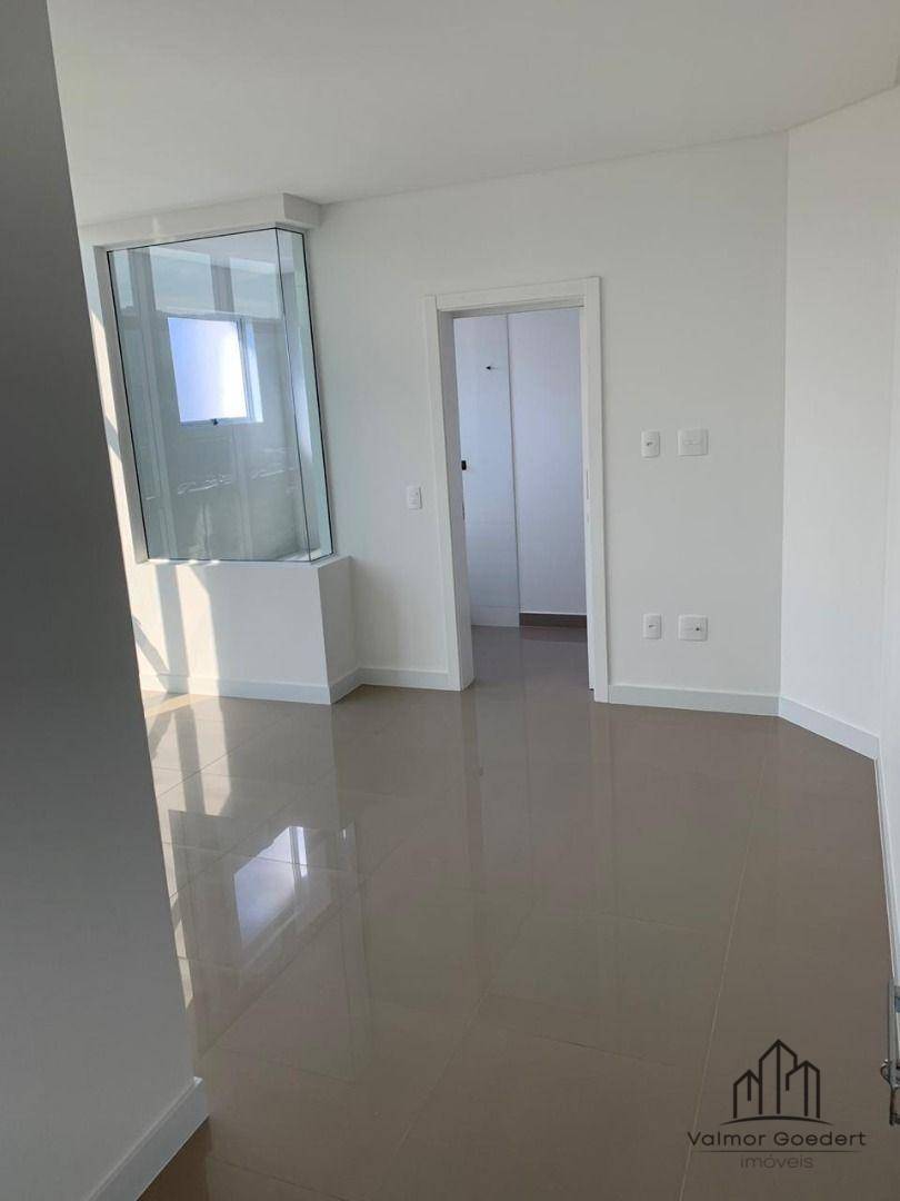 Apartamento à venda com 6 quartos, 368m² - Foto 15