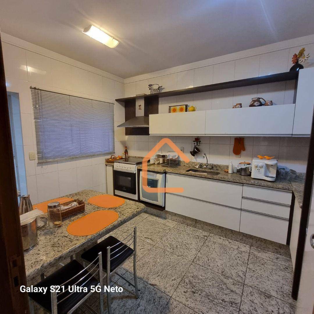 Apartamento à venda com 3 quartos, 167m² - Foto 1