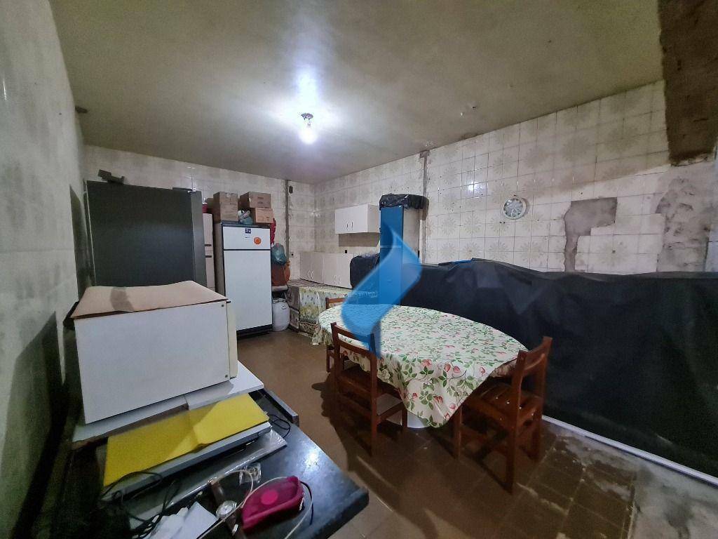 Casa à venda com 4 quartos, 250m² - Foto 22