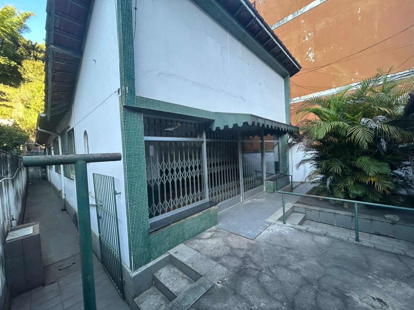 Casa à venda com 3 quartos, 250m² - Foto 1